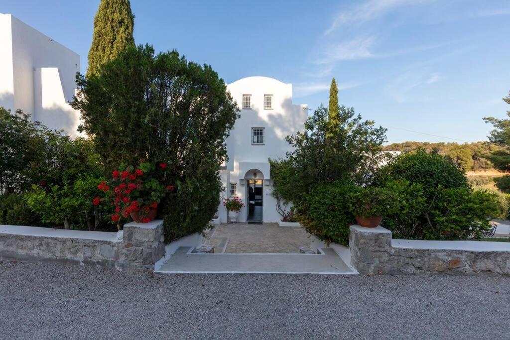Retreat Villa By The Sea With Pool In Porto Heli Bagian luar foto
