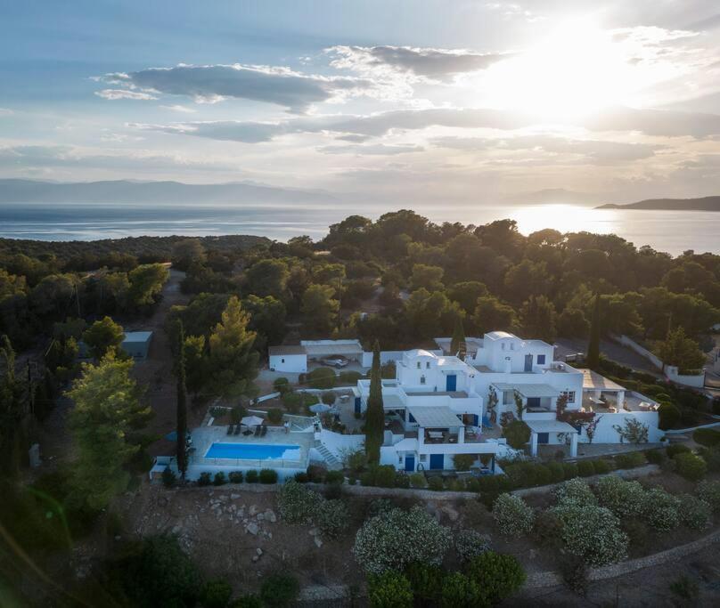 Retreat Villa By The Sea With Pool In Porto Heli Bagian luar foto