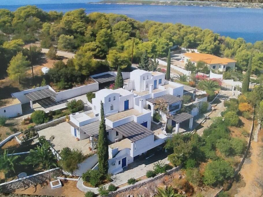 Retreat Villa By The Sea With Pool In Porto Heli Bagian luar foto
